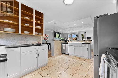 320 Patricia Avenue, Pembroke, ON - Indoor Photo Showing Kitchen