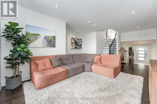 1083 Beach Boulevard, Hamilton, ON - Indoor Photo Showing Living Room