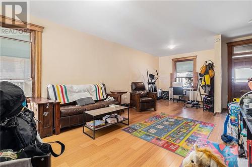 120 Waverley Street, Ottawa, ON - Indoor Photo Showing Living Room