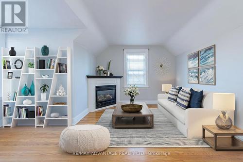 1 Woodland Place, London, ON - Indoor Photo Showing Living Room With Fireplace