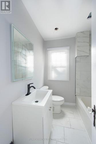 1 Woodland Place, London, ON - Indoor Photo Showing Bathroom