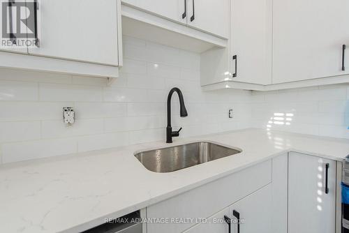 1 Woodland Place, London, ON - Indoor Photo Showing Kitchen