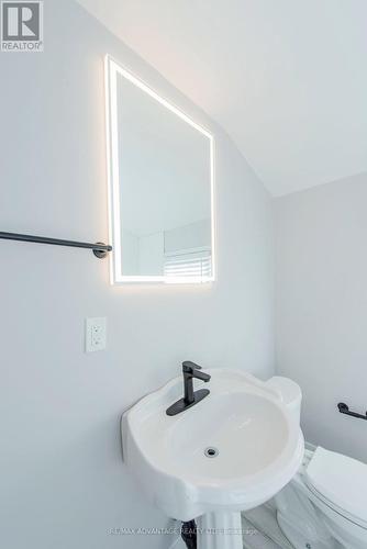 1 Woodland Place, London, ON - Indoor Photo Showing Bathroom