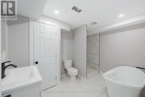 1 Woodland Place, London, ON - Indoor Photo Showing Bathroom