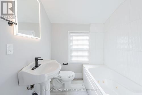 1 Woodland Place, London, ON - Indoor Photo Showing Bathroom