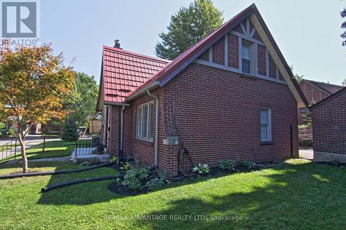 1 Woodland Place, London, ON - Outdoor With Exterior