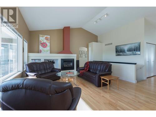 3333 Chancellor Place Unit# 4, West Kelowna, BC - Indoor Photo Showing Living Room With Fireplace