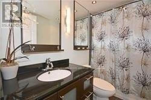 1605 - 30 Holly Street, Toronto, ON - Indoor Photo Showing Bathroom