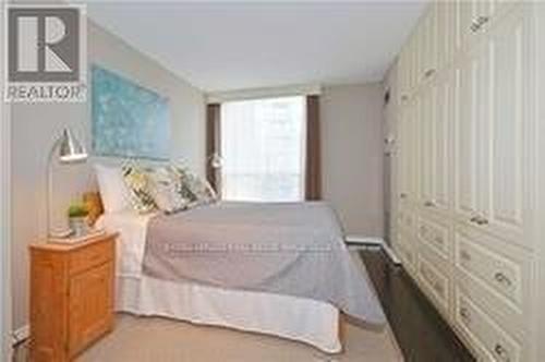 1605 - 30 Holly Street, Toronto, ON - Indoor Photo Showing Bedroom