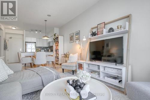 802 - 150 East Liberty Street, Toronto, ON - Indoor Photo Showing Living Room