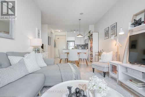 802 - 150 East Liberty Street, Toronto, ON - Indoor Photo Showing Living Room