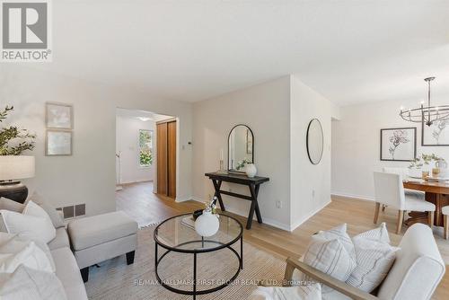 1041 Rathmore Crescent, Pickering, ON - Indoor Photo Showing Living Room