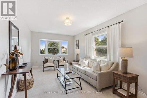 1041 Rathmore Crescent, Pickering, ON - Indoor Photo Showing Living Room