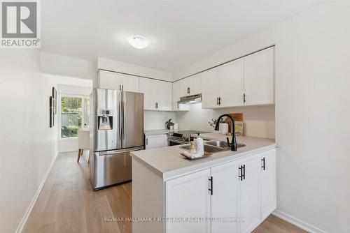 1041 Rathmore Crescent, Pickering, ON - Indoor Photo Showing Kitchen