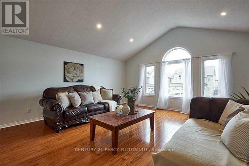 1754 Silver Maple Drive, Pickering, ON - Indoor Photo Showing Living Room