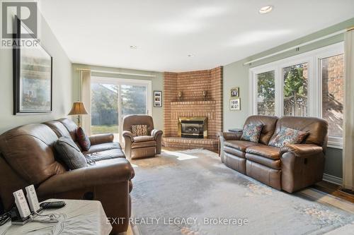 8 Northgate Crescent, Richmond Hill, ON - Indoor Photo Showing Living Room With Fireplace