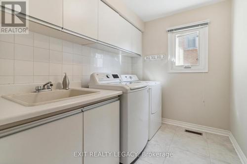 8 Northgate Crescent, Richmond Hill, ON - Indoor Photo Showing Laundry Room