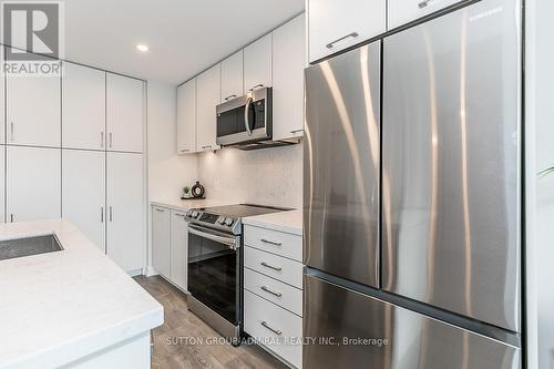 301 - 415 Sea Ray Avenue, Innisfil, ON - Indoor Photo Showing Kitchen With Upgraded Kitchen