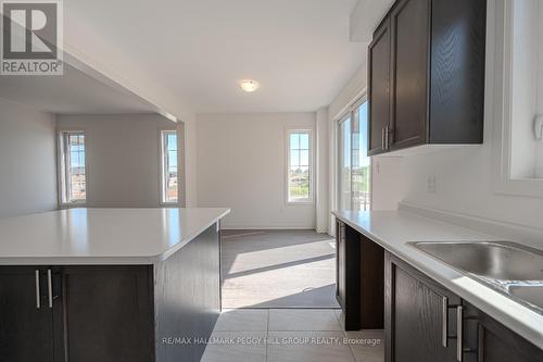 70 West Oak Trail, Barrie, ON - Indoor Photo Showing Kitchen