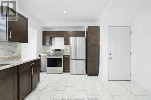 2260 Cadillac Street, Windsor, ON - Indoor Photo Showing Kitchen