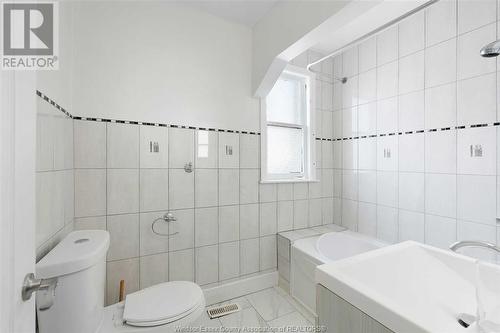 2260 Cadillac Street, Windsor, ON - Indoor Photo Showing Bathroom