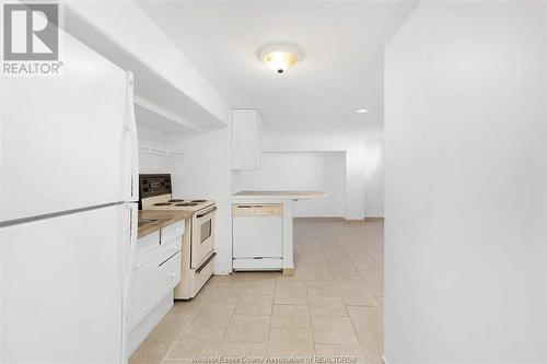 2260 Cadillac Street, Windsor, ON - Indoor Photo Showing Kitchen