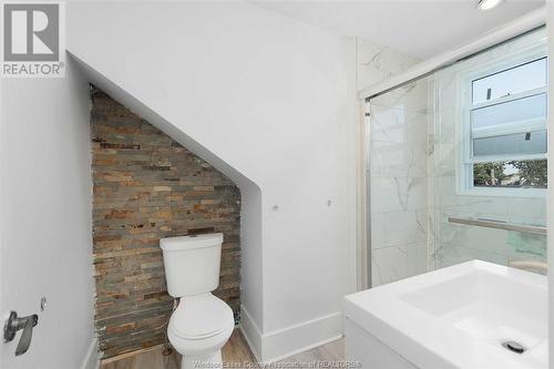 2260 Cadillac Street, Windsor, ON - Indoor Photo Showing Bathroom