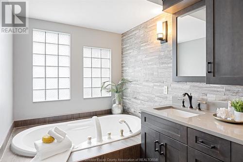 1577 St. Gabriel Crescent, Windsor, ON - Indoor Photo Showing Bathroom