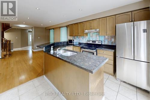 5426 Sweetgrass Gate, Mississauga, ON - Indoor Photo Showing Kitchen With Stainless Steel Kitchen With Double Sink