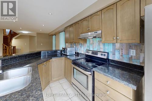 5426 Sweetgrass Gate, Mississauga, ON - Indoor Photo Showing Kitchen With Double Sink