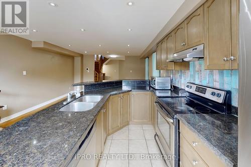 5426 Sweetgrass Gate, Mississauga, ON - Indoor Photo Showing Kitchen With Double Sink