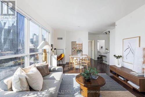 1608 - 1 The Esplanade, Toronto, ON - Indoor Photo Showing Living Room