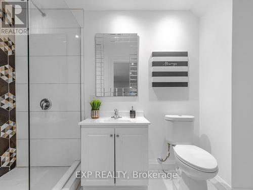 5 Farley Circle, Georgina, ON - Indoor Photo Showing Bathroom