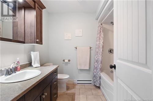 91 Larochelle, Dieppe, NB - Indoor Photo Showing Bathroom