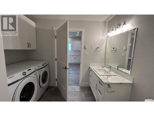 8 105 Forest Ridge Road, 100 Mile House, BC - Indoor Photo Showing Laundry Room