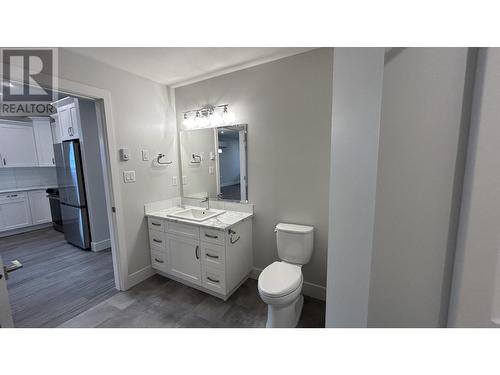 8 105 Forest Ridge Road, 100 Mile House, BC - Indoor Photo Showing Bathroom