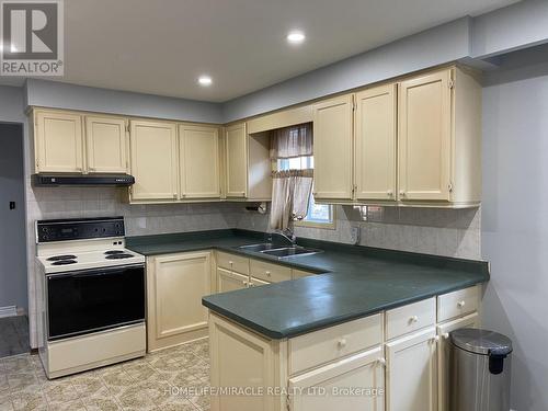 55 Major Oaks Drive, Brampton, ON - Indoor Photo Showing Kitchen With Double Sink