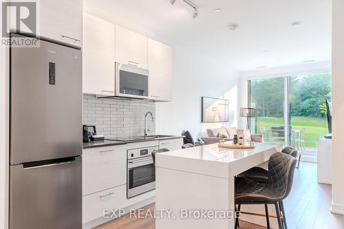 102 - 120 Carrick Trail, Gravenhurst, ON - Indoor Photo Showing Kitchen With Upgraded Kitchen