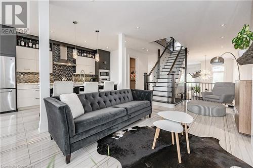 1083 Beach Boulevard, Hamilton, ON - Indoor Photo Showing Living Room