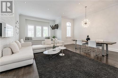 1083 Beach Boulevard, Hamilton, ON - Indoor Photo Showing Living Room