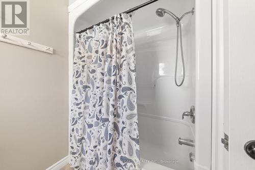 40 Station Road, Kawartha Lakes (Manilla), ON - Indoor Photo Showing Bathroom