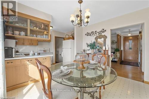 10 Sikorski Avenue, St. Catharines, ON - Indoor Photo Showing Dining Room