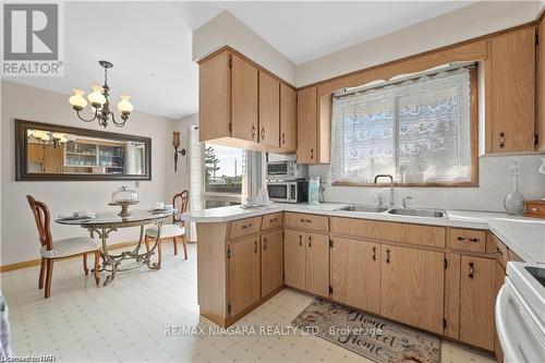 10 Sikorski Avenue, St. Catharines, ON - Indoor Photo Showing Kitchen With Double Sink