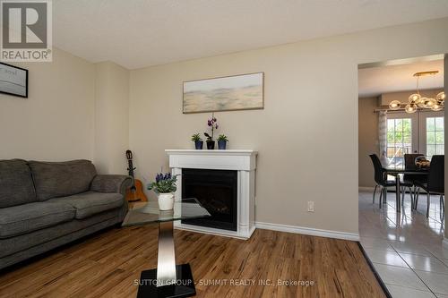 235 Elmira Road S, Guelph, ON - Indoor Photo Showing Living Room