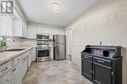 31 Mark Crescent, Cambridge, ON - Indoor Photo Showing Kitchen With Double Sink