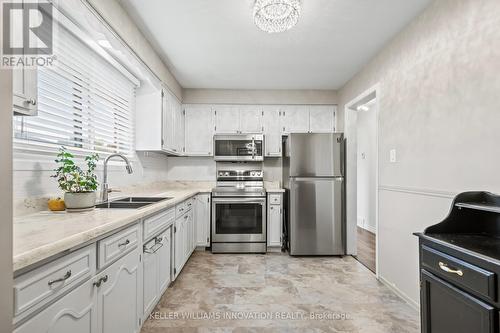 31 Mark Crescent, Cambridge, ON - Indoor Photo Showing Kitchen With Double Sink