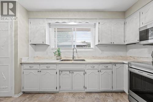 31 Mark Crescent, Cambridge, ON - Indoor Photo Showing Kitchen With Double Sink