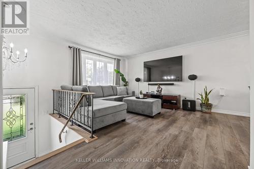 31 Mark Crescent, Cambridge, ON - Indoor Photo Showing Living Room