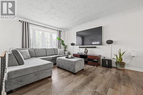 31 Mark Crescent, Cambridge, ON - Indoor Photo Showing Living Room