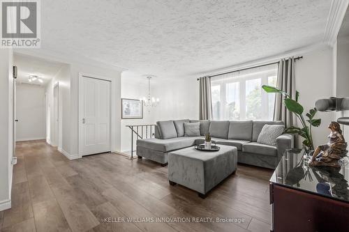 31 Mark Crescent, Cambridge, ON - Indoor Photo Showing Living Room